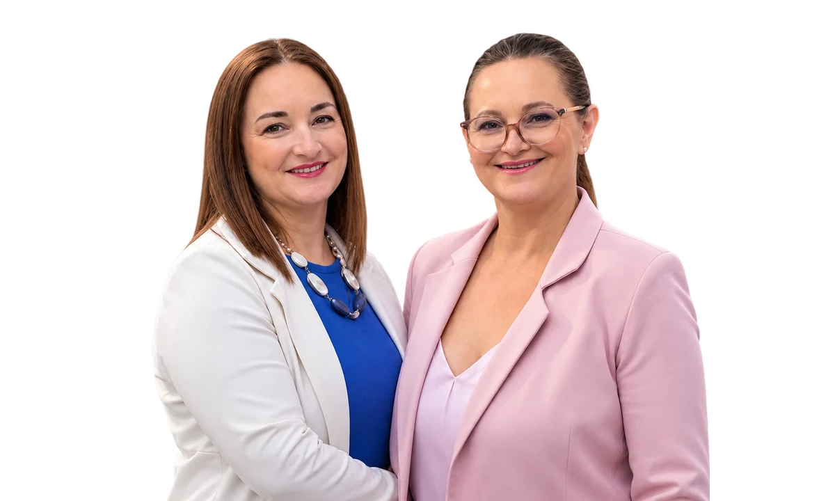Cleide Hoffmann e Ivete T. Walter abraçadas, sorrindo